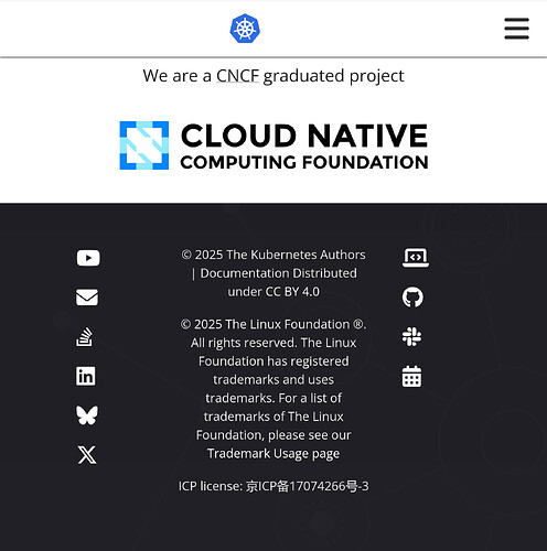 The image shows a screenshot of the Cloud Native Computing Foundation webpage, featuring a white and black color scheme with the organization's logo and copyright information. (由 AI 生成标题)