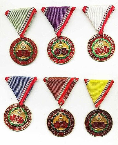 热心匈网友供图;签到章,不过缺了极罕见的 40 周年