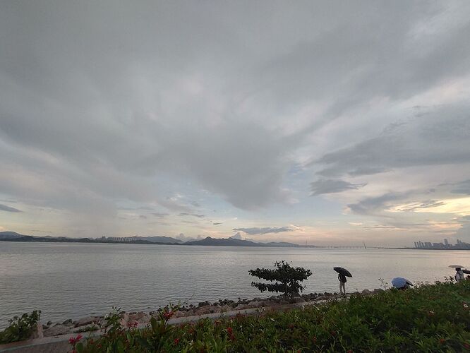 海的对面，是香港