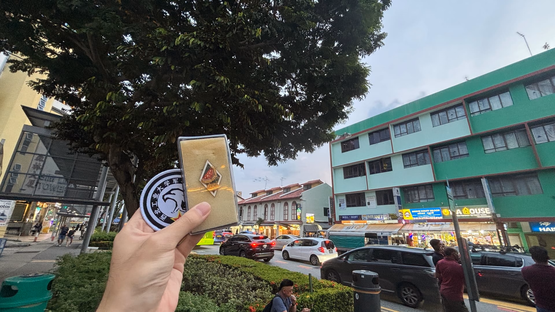 能看清背景的飞机吗？
